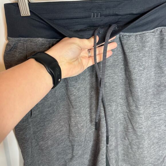 Lululemon T.H.E. Short Heathered Gray Drawstring Athletic Shorts Size Small - Picture 3 of 6